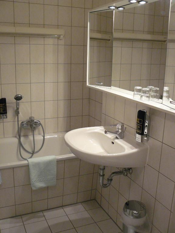 Hotel 7 Saeulen Gmbh Dessau-Rosslau Quarto foto