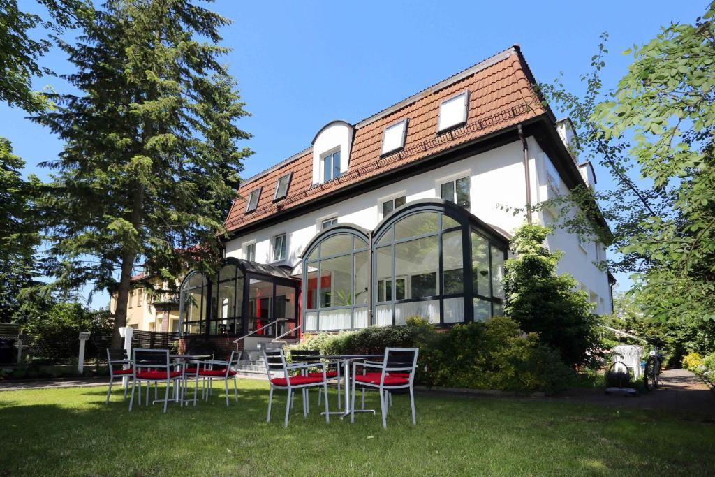 Hotel 7 Saeulen Gmbh Dessau-Rosslau Exterior foto